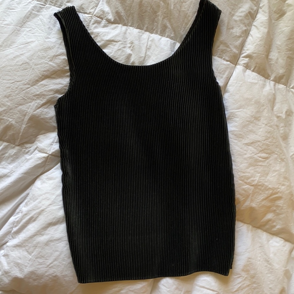 Black tank top!